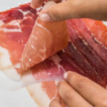 jamon-serrano-origen-propiedades-secaderos-conservacion-como-cortar-un-jamon